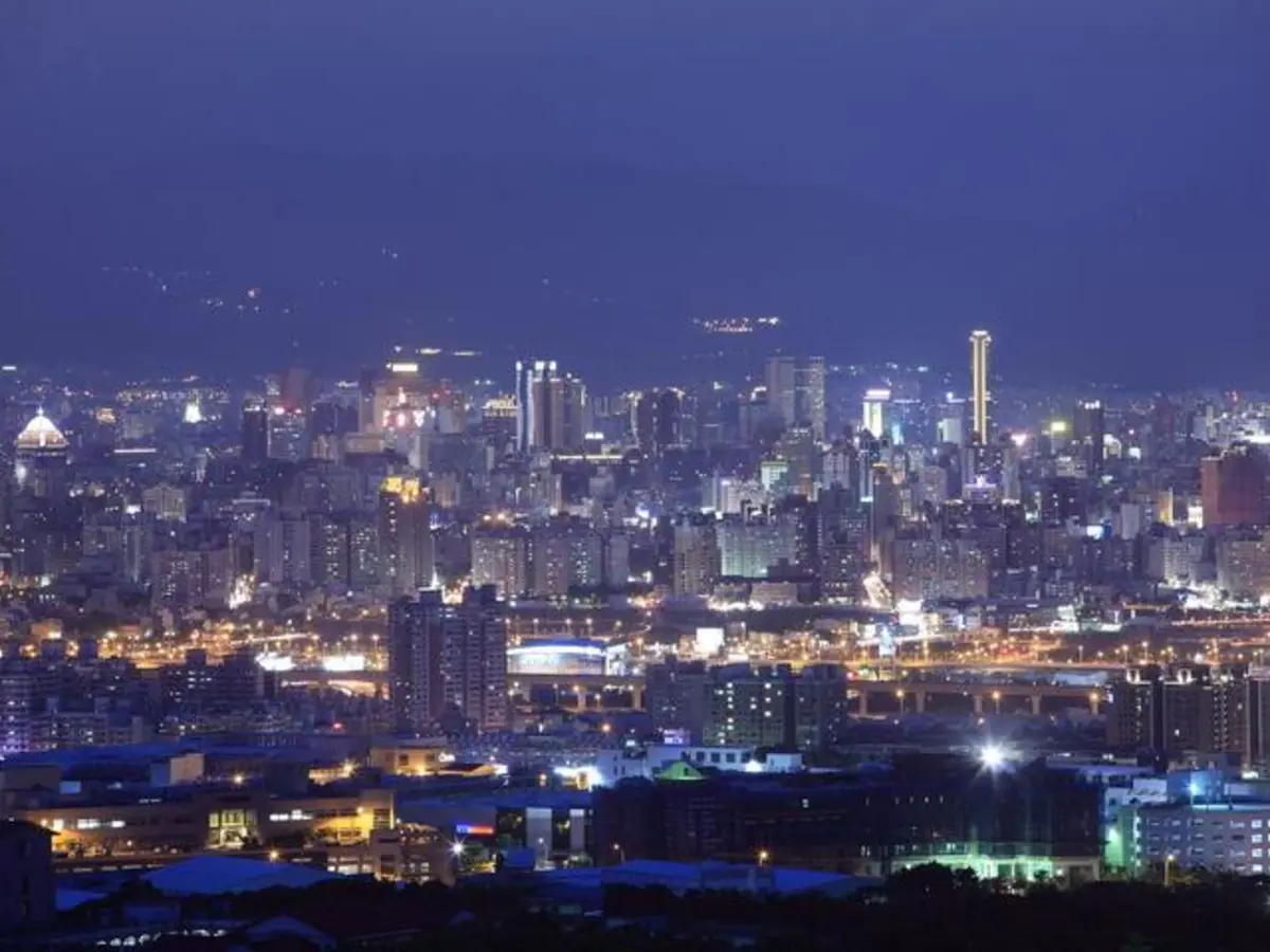 臺中夜景推薦｜望高寮、高美濕地與市區河岸指南封面
