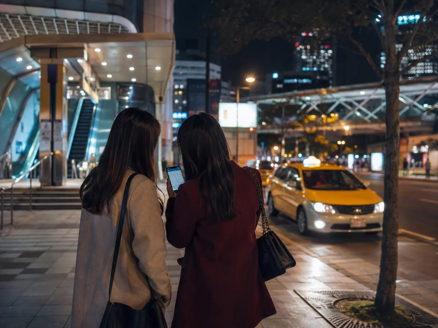 台北深夜交通指南｜末班車、叫車與安全返程封面
