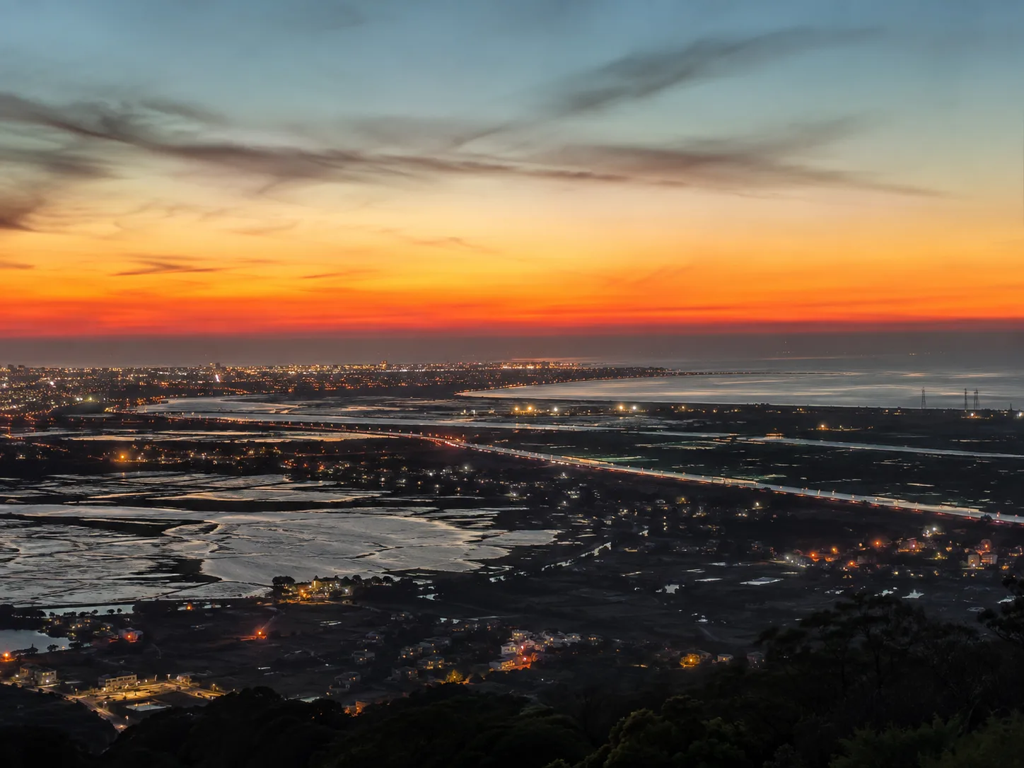 臺中夜景推薦|望高寮、高美濕地與市區河岸指南主題示意圖(Rosemama-san 原創)