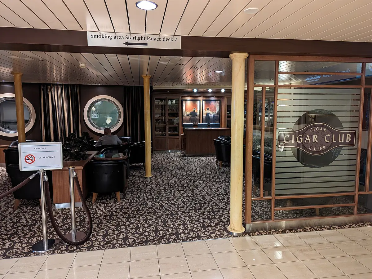 Baltic Queen, Cigar Bar, 20221216 18.jpg|AleWi