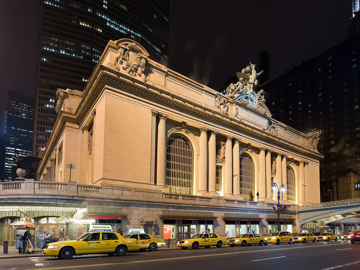 Image-Grand central Station Outside Night 2.jpg|Fcb981 ; Eric Baetscher (attribution required)