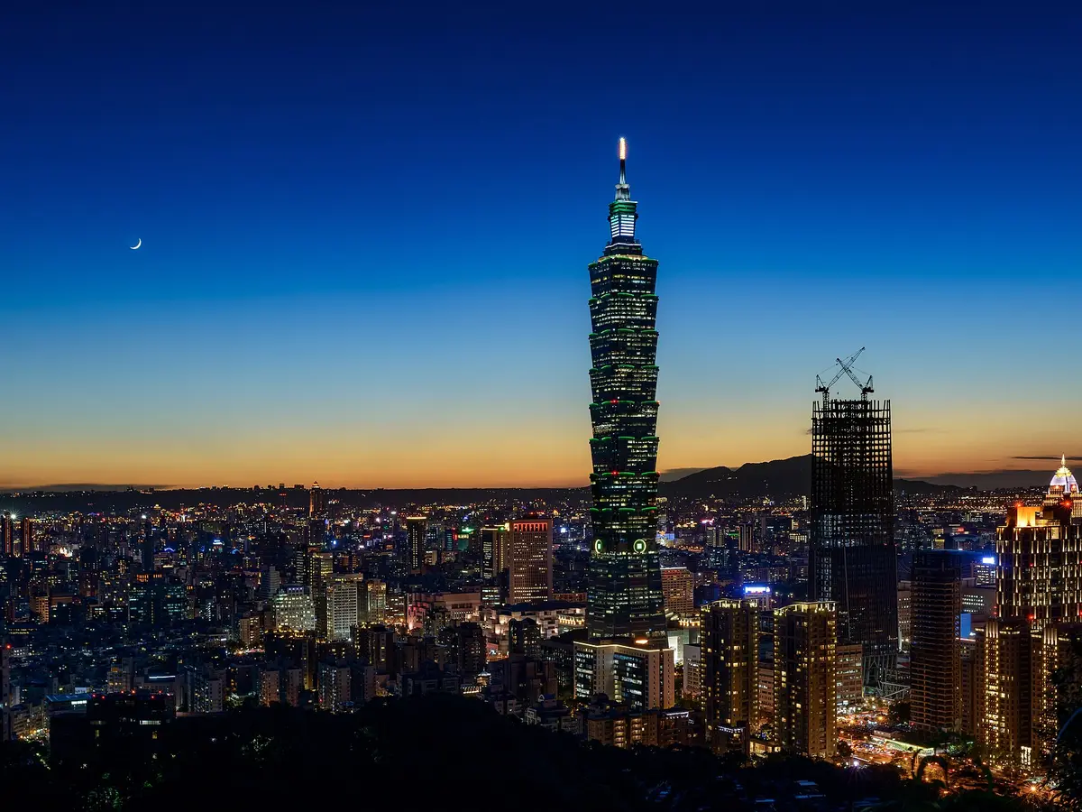 Taipei 101 (28097603856).jpg｜Artemas Liu from Taipei, Taiwan