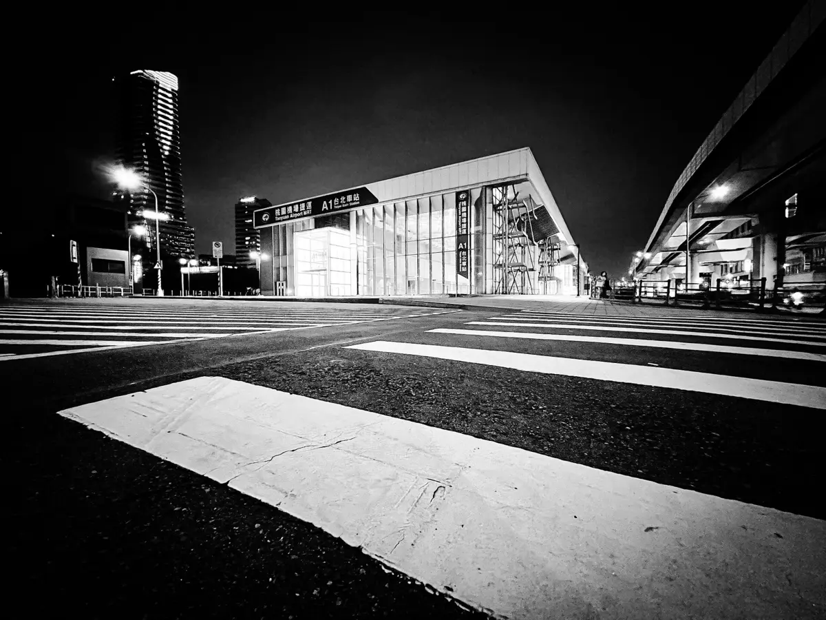 Kee Tai Zhongxiao & Taoyuan Metro Taipei Main Station 20211102 night.jpg|bryan...